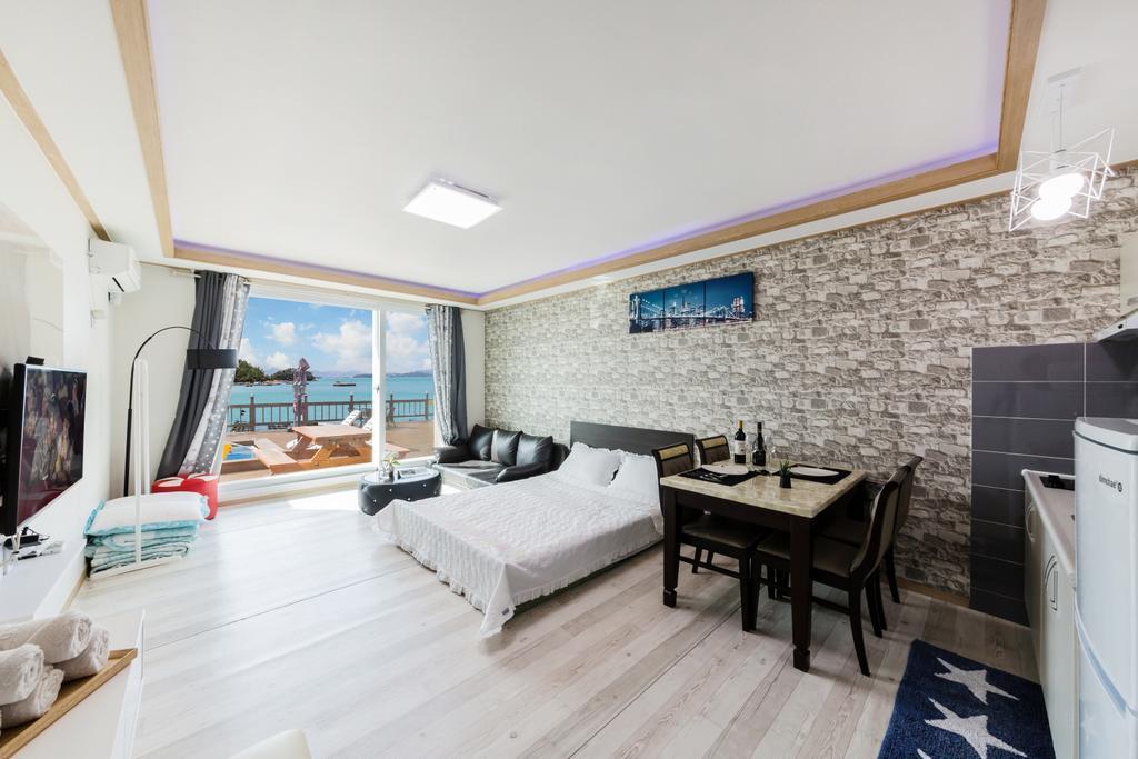 Dolsanmaru Pension Yeosu Εξωτερικό φωτογραφία